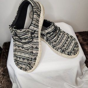 Womens Hey Dude Size 10